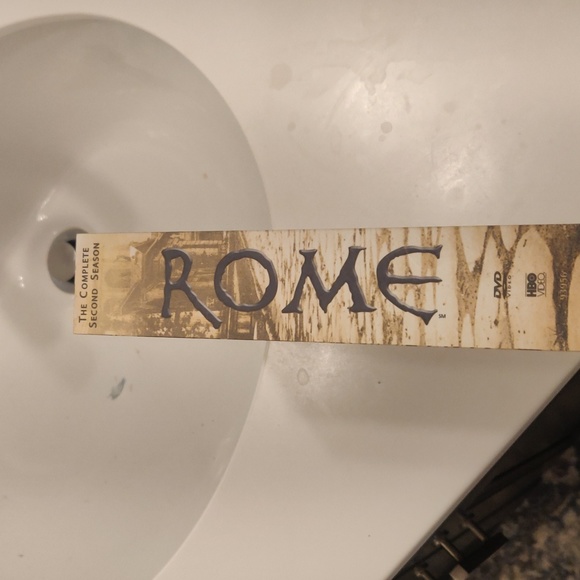 The complete second season ROME DVD Set - Picture 9 of 9